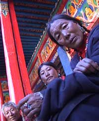 Women in Shigatse monestry